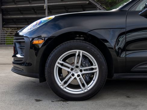 Certified 2025 Porsche Macan image 13