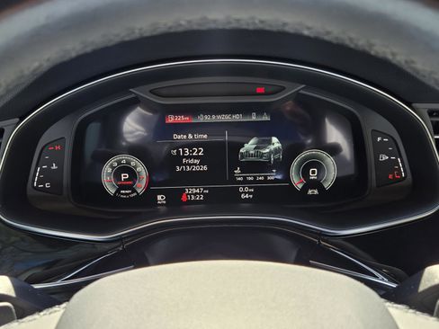 Used 2022 Audi Q7 Premium image 15