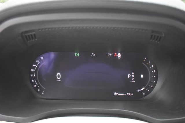 Used 2023 Volvo XC60 B5 Ultimate w/ Protection Package Premier FWD image 24