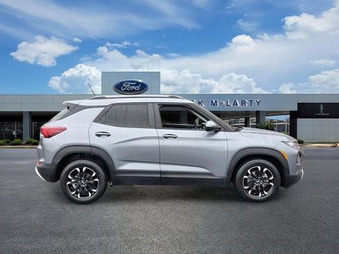 Used 2021 Chevrolet TrailBlazer LT w/ Convenience Package FWD image 6
