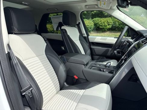 New 2025 Land Rover Discovery S image 16