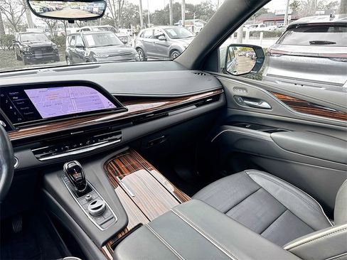 Used 2024 Cadillac Escalade Premium Luxury image 26
