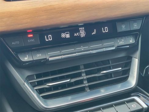 Used 2023 Audi e-tron GT Premium Plus image 16