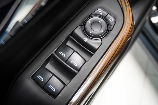 Used 2021 GMC Acadia SLE w/ Driver Convenience Package FWD image 18