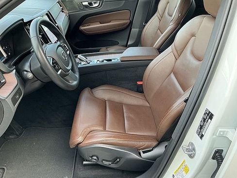 Certified 2023 Volvo XC60 B5 Ultimate w/ Climate Package image 15