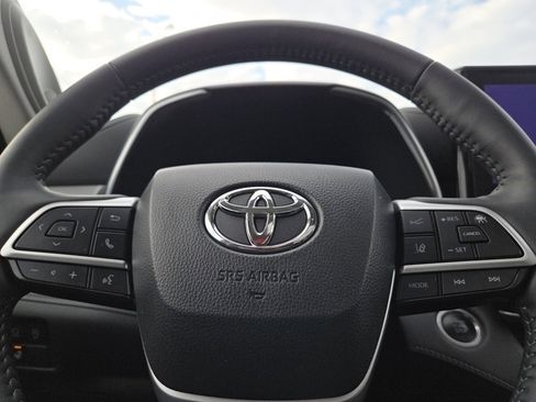 Used 2024 Toyota Highlander Platinum image 33