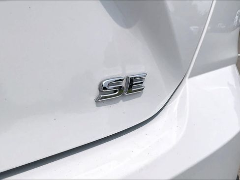 Used 2025 Toyota Camry SE FWD image 9