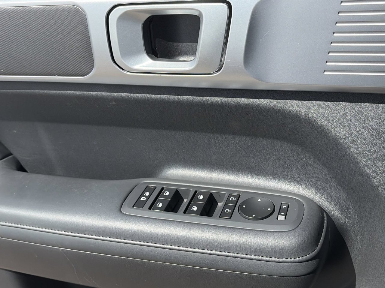Certified 2025 Hyundai Santa Fe SEL FWD image 20
