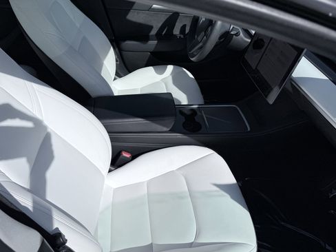 Used 2023 Tesla Model 3 Standard Range image 45