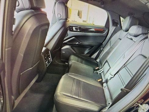 Used 2021 Porsche Cayenne S w/ Premium Package Plus AWD/4WD image 7
