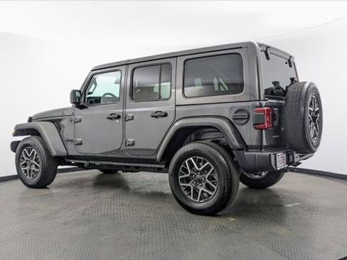 Used 2025 Jeep Wrangler Unlimited Sahara AWD/4WD image 6