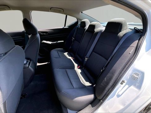 Used 2024 Nissan Altima 2.5 S FWD image 18