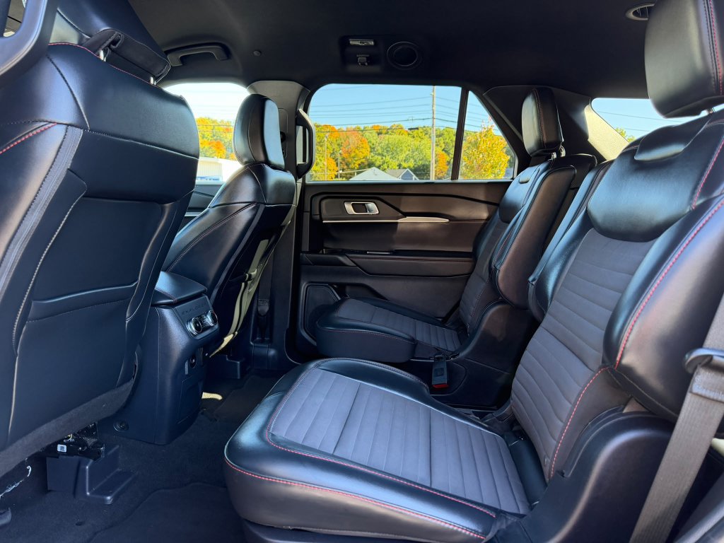 Used 2025 Ford Explorer ST-Line AWD/4WD image 11