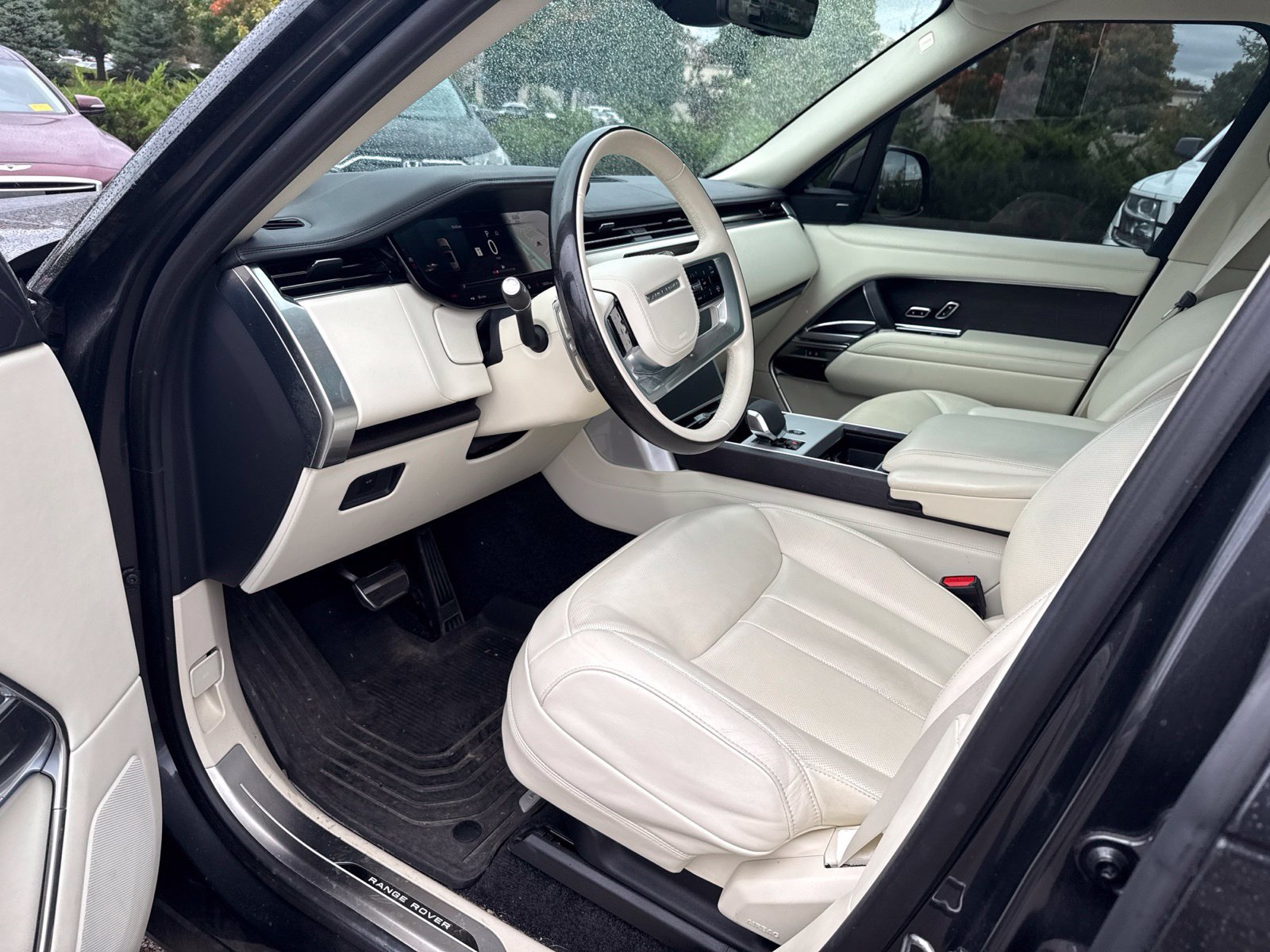Used 2024 Land Rover Range Rover Long Wheelbase SE AWD/4WD image 9