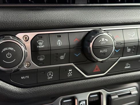 New 2025 Jeep Gladiator Willys image 8