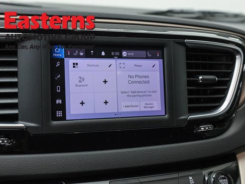 Used 2022 Chrysler Voyager LX FWD image 19