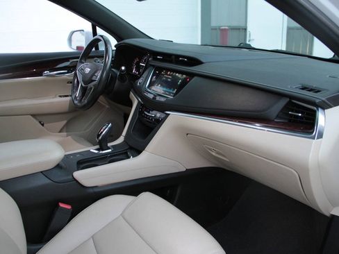 Used 2019 Cadillac XT5 Premium Luxury w/ Driver Assist Package FWD image 13
