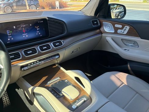 Used 2024 Mercedes-Benz GLS 450 4MATIC image 18