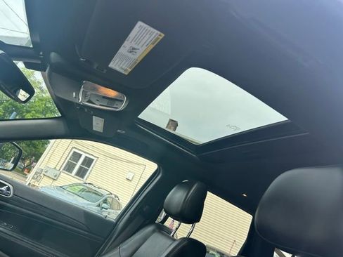 Used 2019 Jeep Grand Cherokee Altitude image 17