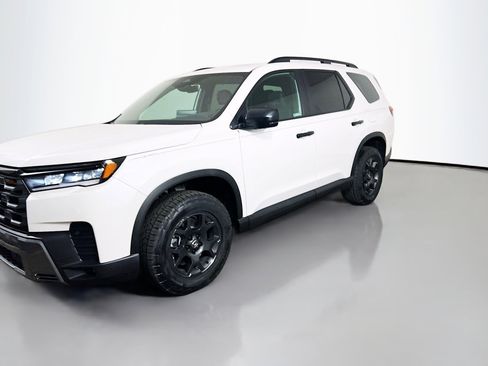 New 2026 Honda Pilot TrailSport image 3