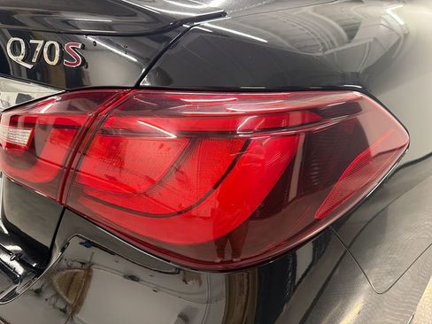Used 2017 INFINITI Q70 5.6 w/ Sport Package RWD image 33