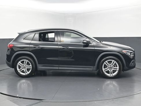 Used 2022 Mercedes-Benz GLA 250 4MATIC w/ Premium Package image 5