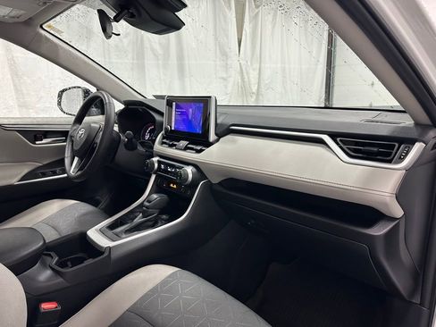Used 2025 Toyota RAV4 XLE image 59