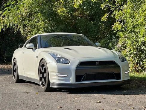 Used 2014 Nissan GT-R Black Edition image 4