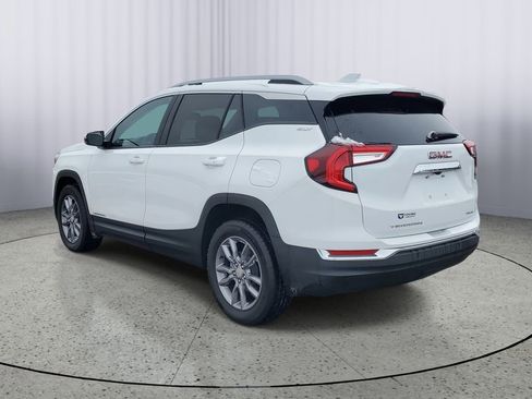 Used 2024 GMC Terrain SLT w/ LPO, Floor Liner Package image 4