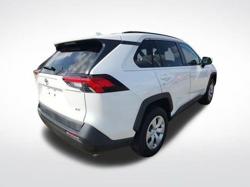 Used 2019 Toyota RAV4 LE FWD image 6