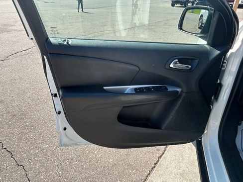 Used 2017 Dodge Journey SXT w/ Comfort/Convenience Group AWD/4WD image 14