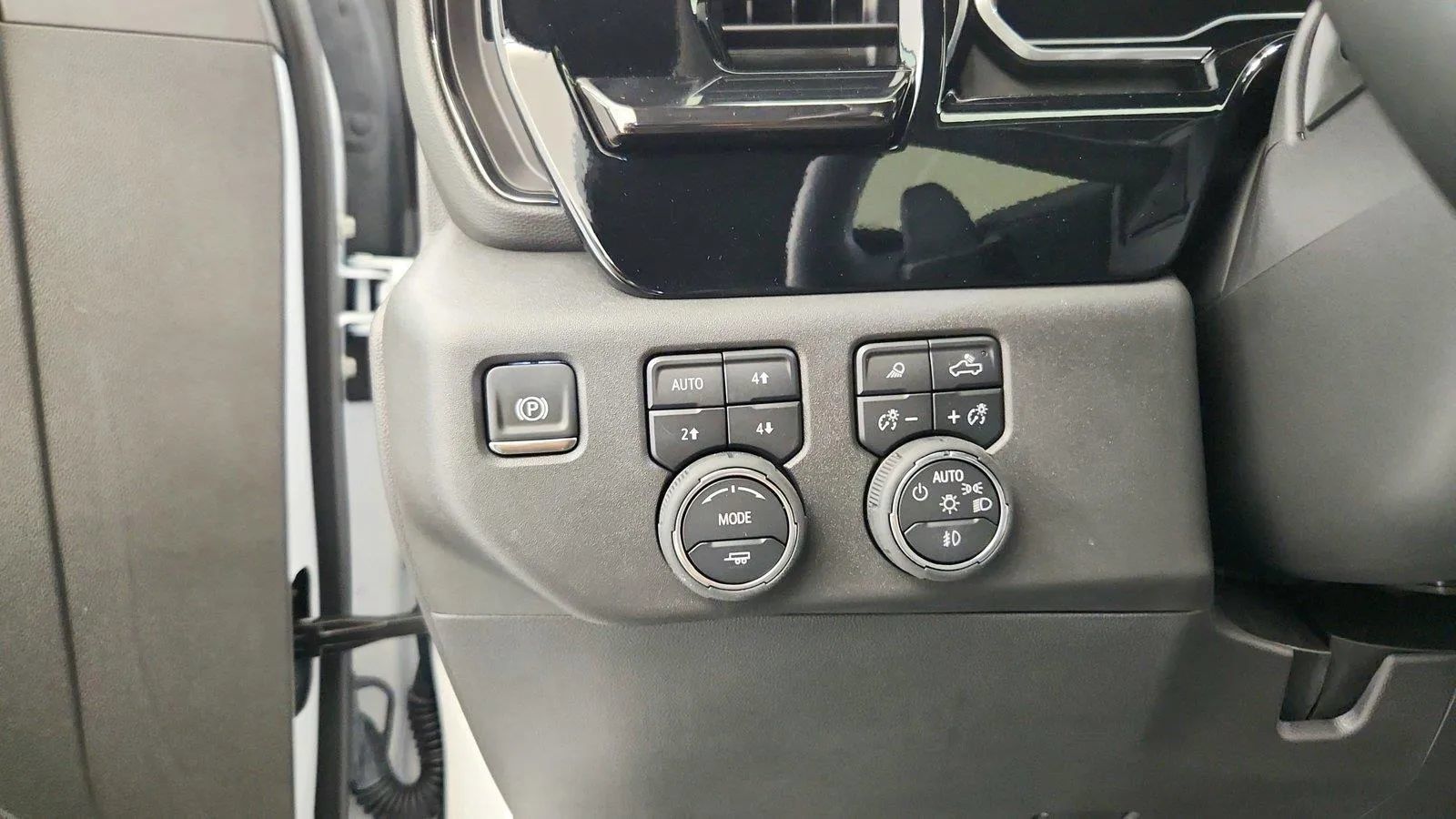 Used 2025 Chevrolet Silverado 1500 ZR2 AWD/4WD image 19