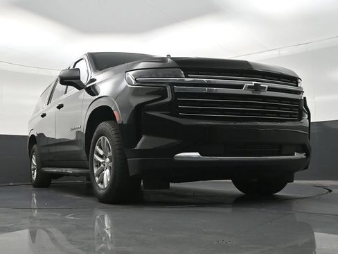 Used 2021 Chevrolet Suburban LT RWD image 31
