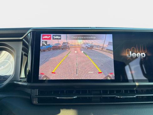 Certified 2025 Jeep Gladiator Rubicon w/ Safety Group image 24