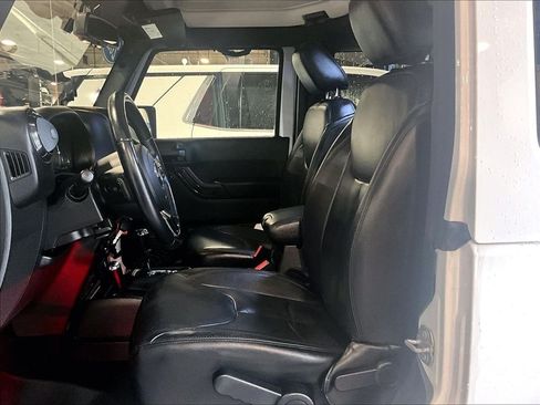 Used 2017 Jeep Wrangler Sahara AWD/4WD image 10
