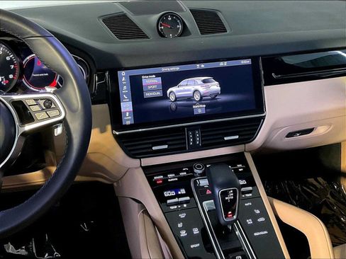 Certified 2021 Porsche Cayenne AWD/4WD image 16
