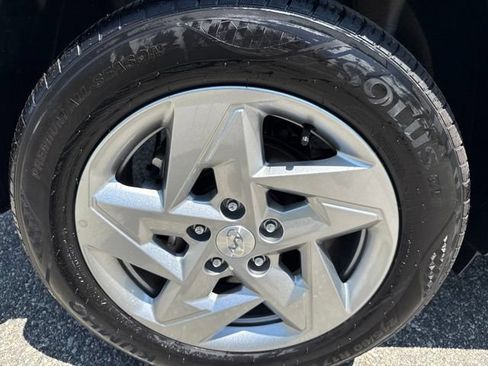 Used 2025 Hyundai Kona SE AWD/4WD image 8