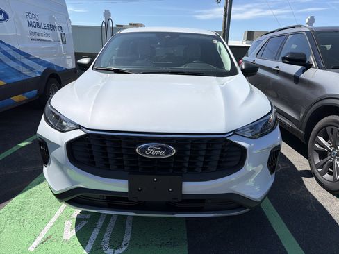 Used 2025 Ford Escape Active w/ Tech Pack #1 AWD/4WD image 3