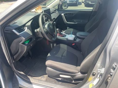 Used 2024 Toyota RAV4 LE AWD/4WD image 9