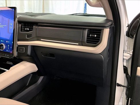 Used 2024 Ford Expedition Max Platinum image 15