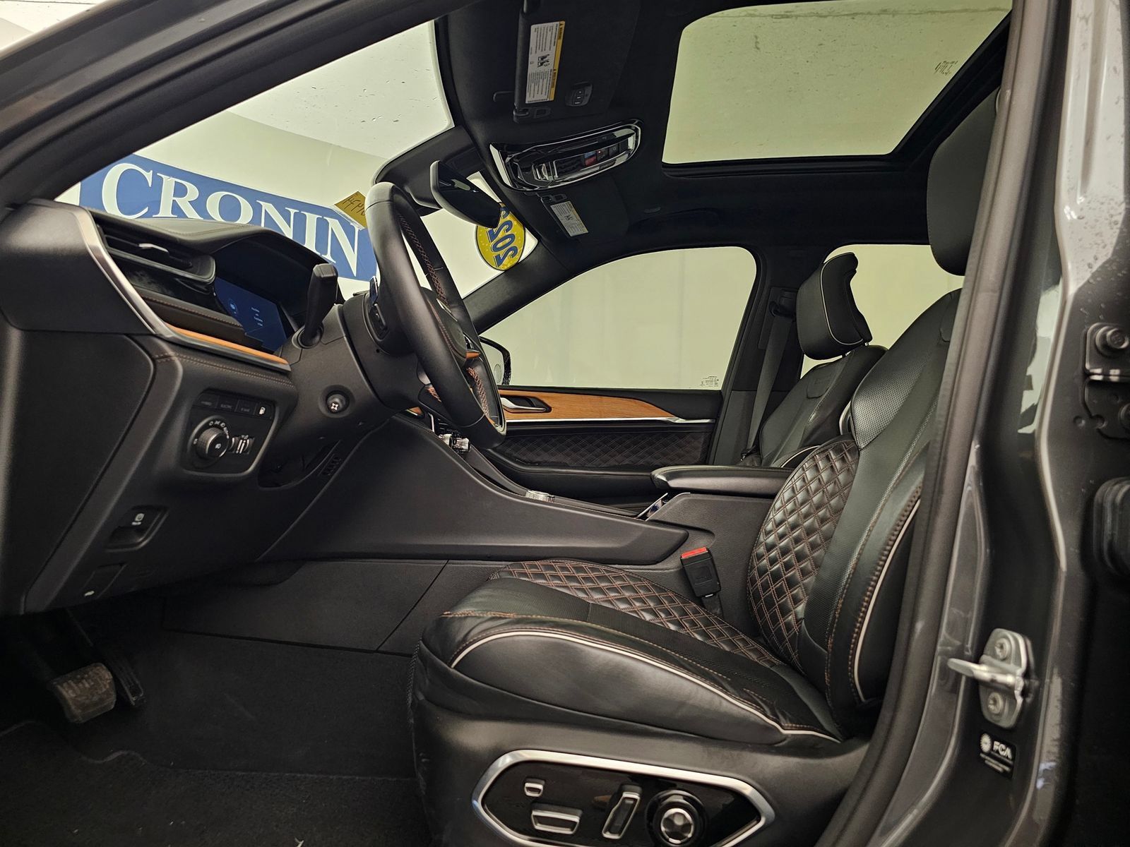 Used 2022 Jeep Grand Cherokee Summit AWD/4WD image 6
