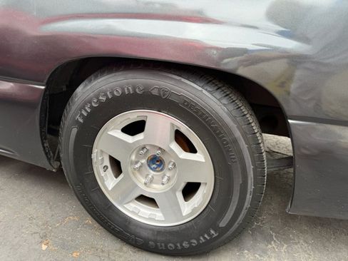 Used 2004 Chevrolet Silverado 1500 LS w/ Light Duty Power Package RWD image 9