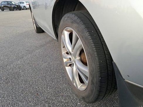 Used 2011 Nissan Murano LE w/ Navigation Pkg image 14