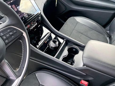 New 2025 Jeep Grand Cherokee Altitude image 8