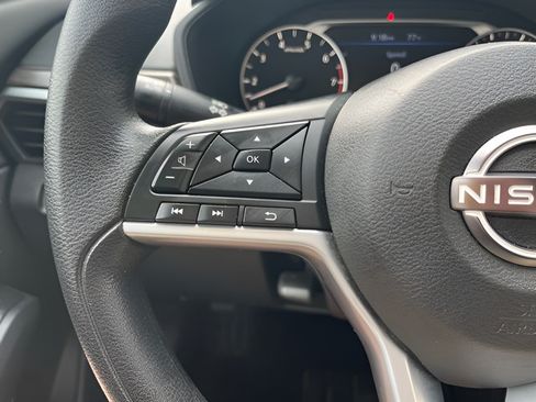 Used 2025 Nissan Altima 2.5 SV FWD image 18