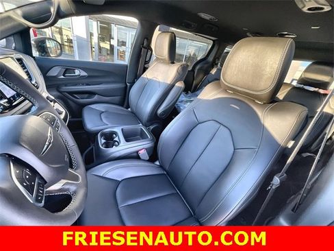 New 2025 Chrysler Pacifica Select w/ Uconnect Theater Family Group image 11