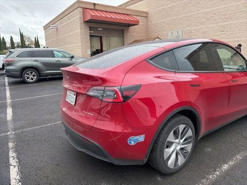 Used 2021 Tesla Model Y Long Range image 10