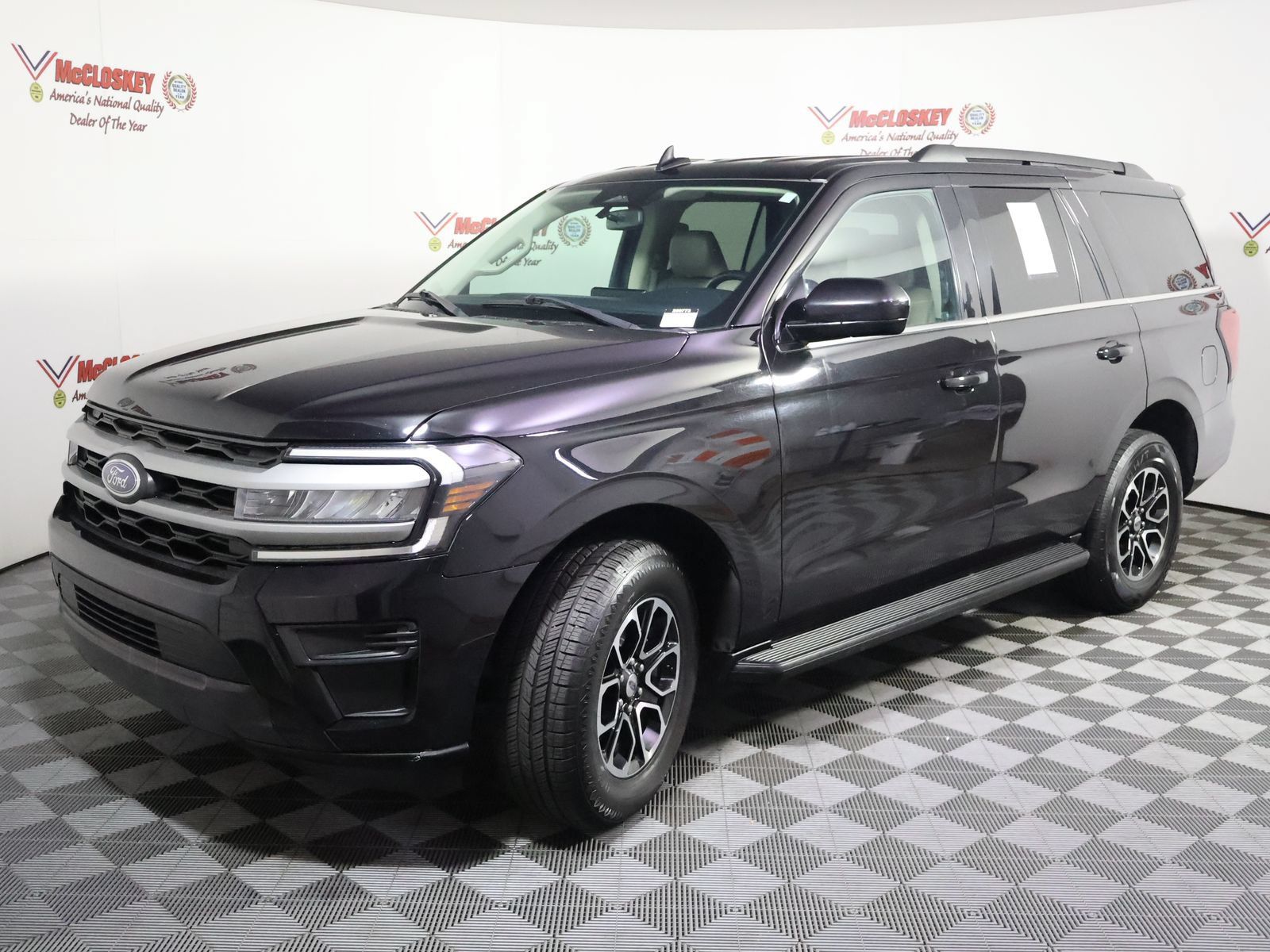 Used 2024 Ford Expedition XLT AWD/4WD image 16