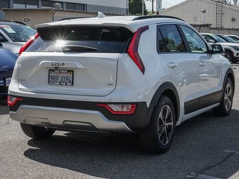 Certified 2025 Kia Niro EX FWD image 10