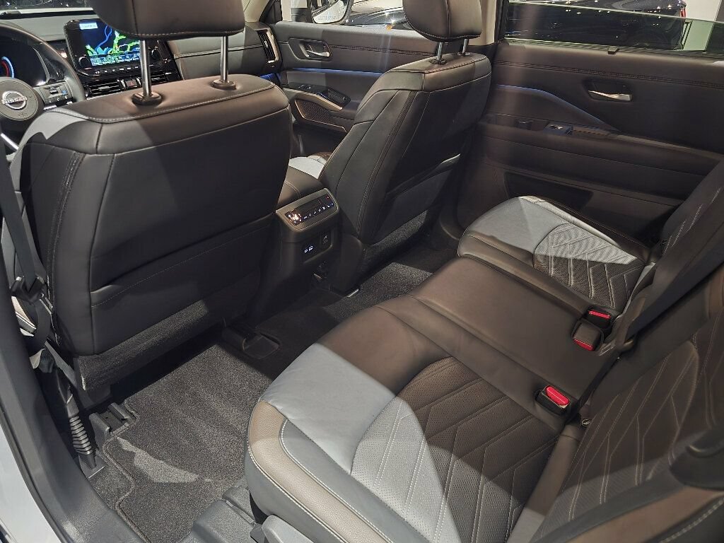 Used 2025 Nissan Pathfinder Platinum w/ Cargo Package FWD image 20
